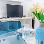 Margaret Ave 26 Stylish Ac Smart Tv