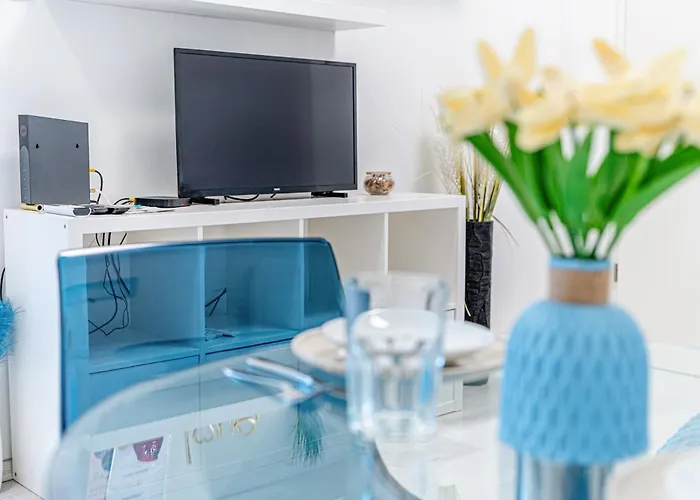 Margaret Ave 26 Stylish Ac Smart Tv